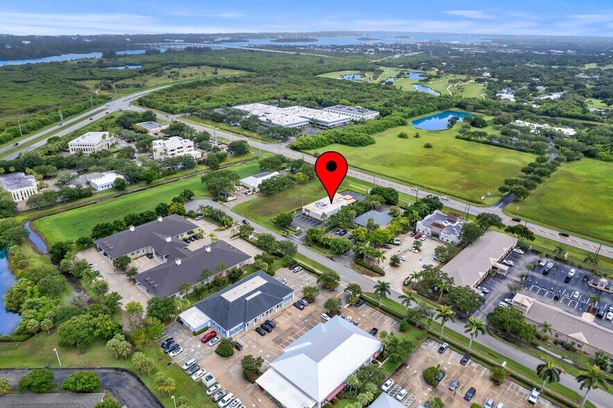 845 37th Pl, Vero Beach, FL for lease - Building Photo - Image 2 of 7