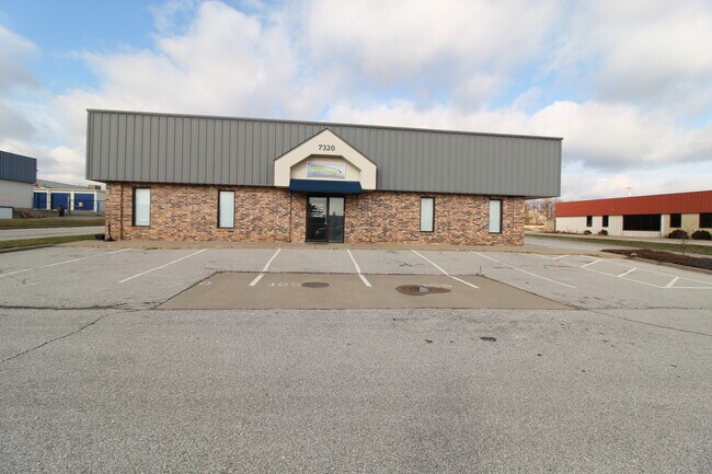 Plus de détails pour 7320 W 162nd St, Overland Park, KS - Local d'activités à louer
