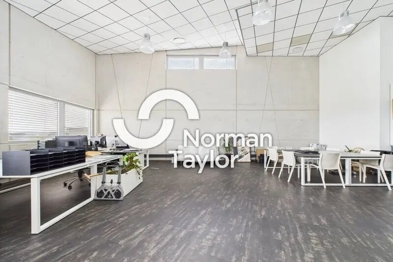 Office in Montpellier for lease Interior Photo- Image 1 of 8