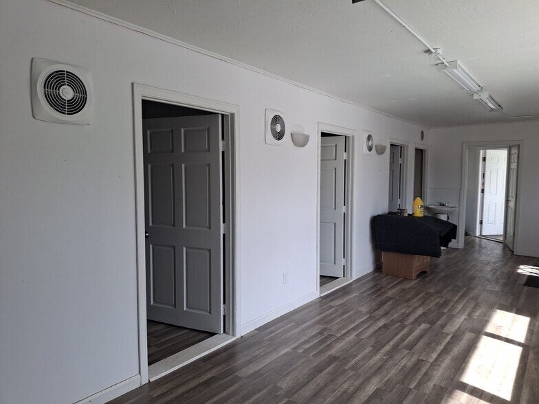 181 E Main St, Orange, MA à louer - Photo du bâtiment - Image 3 de 9