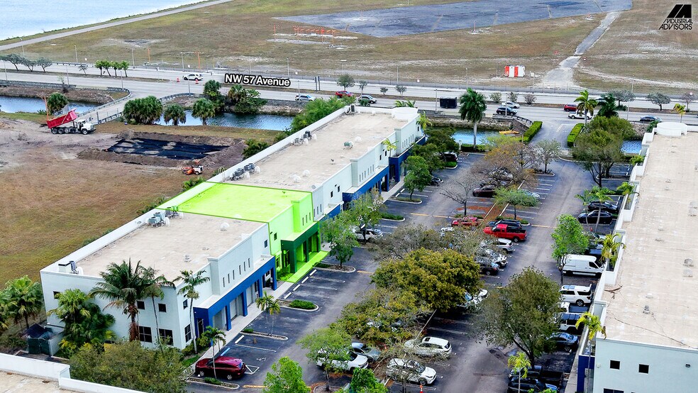 5745-5759 NW 151st St, Miami Lakes, FL à louer - Photo du bâtiment - Image 3 de 26
