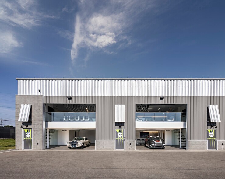 40-41 Straightaway Dr, Pontiac, MI à vendre - Photo du bâtiment - Image 1 de 25