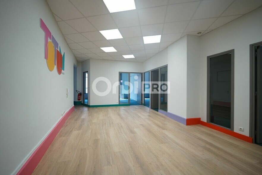 69 Rue Président Edouard Herriot, Lyon for lease - Interior Photo - Image 2 of 12