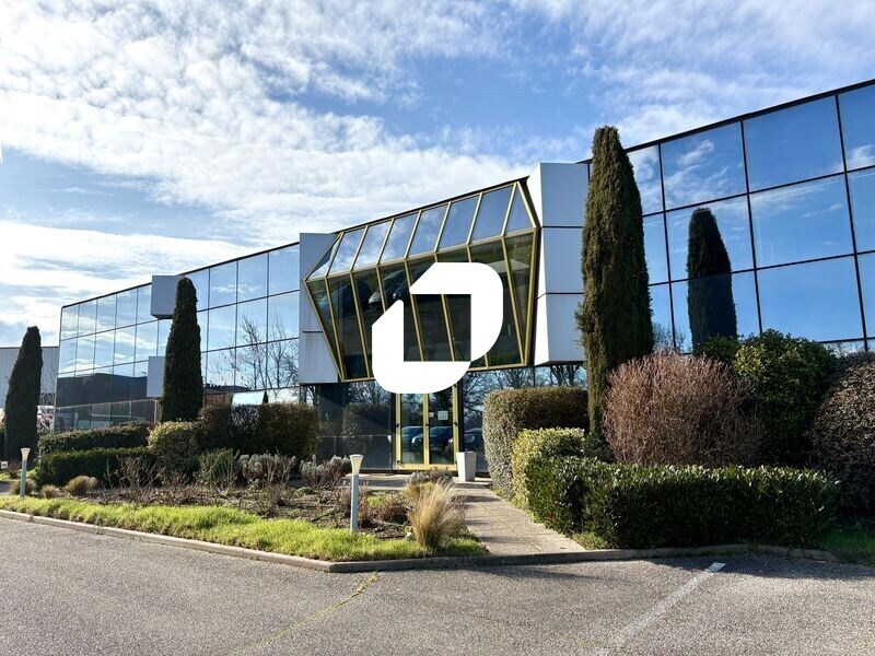 Office in Taluyers for lease Building Photo- Image 1 of 10