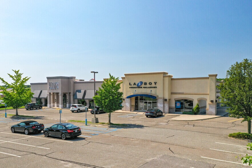 4016 Nesconset Hwy, East Setauket, NY à louer - Photo principale - Image 1 de 10