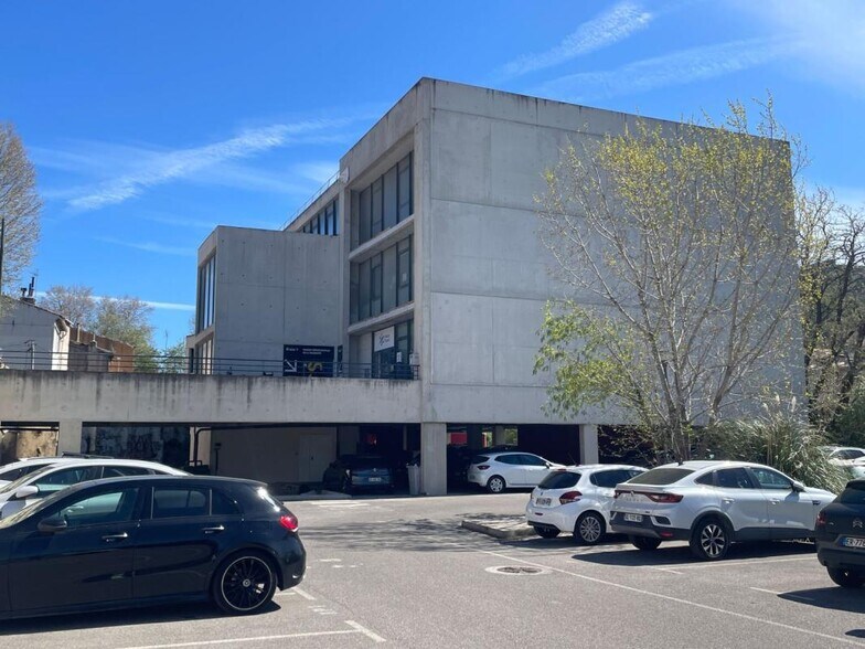 Bureau dans Marseille à vendre - Photo du bâtiment - Image 3 de 24