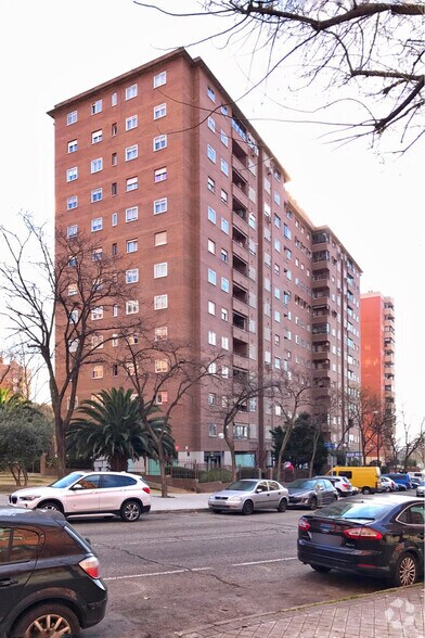 Calle de Villalobos, 135, Madrid, Madrid for sale - Building Photo - Image 2 of 2