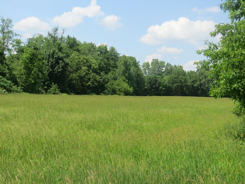 Hov Air Dr, Three Rivers, MI for sale - Building Photo - Image 2 of 2