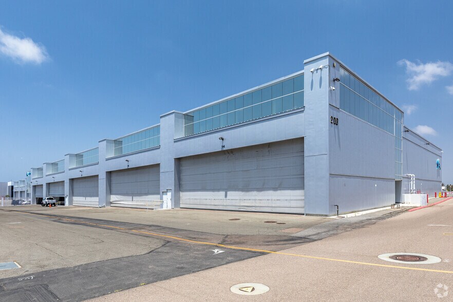 2100 Palomar Airport Rd, Carlsbad, CA à louer - Photo du bâtiment - Image 3 de 32