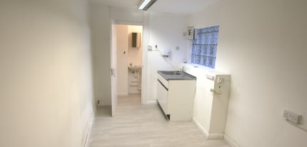 Market Sq, Petworth for lease Interior Photo- Image 2 of 4