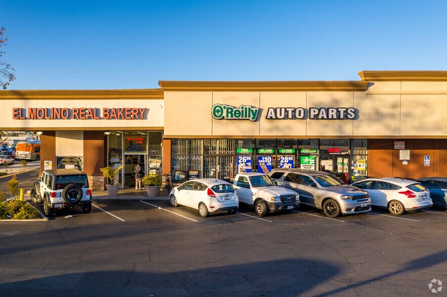 15202-15230 Hawthorne Blvd, Lawndale, CA à louer - Photo du bâtiment - Image 2 de 14