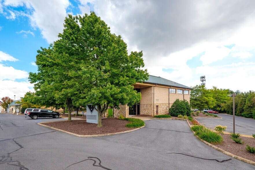 847 Martin Luther King Jr Way, Harrisonburg, VA for lease - Building Photo - Image 2 of 12