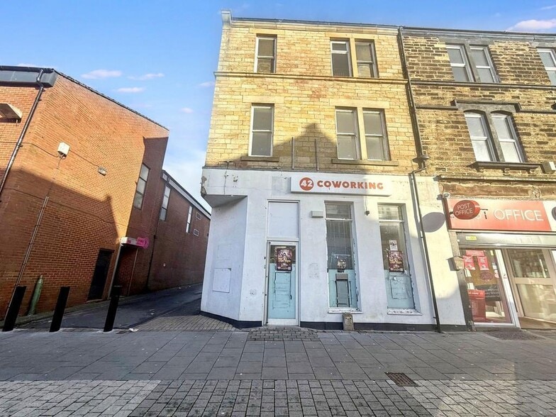 42 Middle St, Consett for sale - Primary Photo - Image 1 of 32