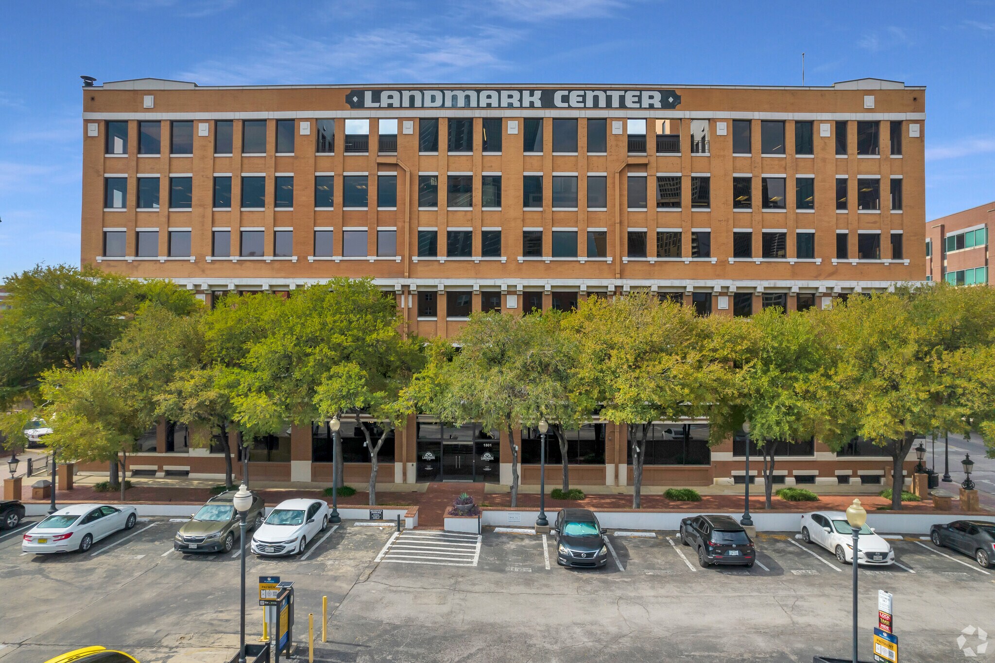 1801 N Lamar St, Dallas, TX à louer Photo du bâtiment- Image 1 de 39