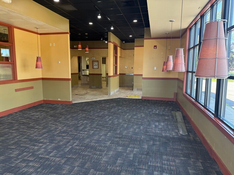 7801 Brewerton Rd, Cicero, NY for lease - Building Photo - Image 3 of 11