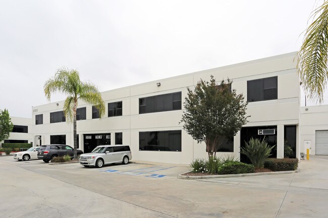 Plus de détails pour 3303 E Miraloma Ave, Anaheim, CA - Local d'activités à louer