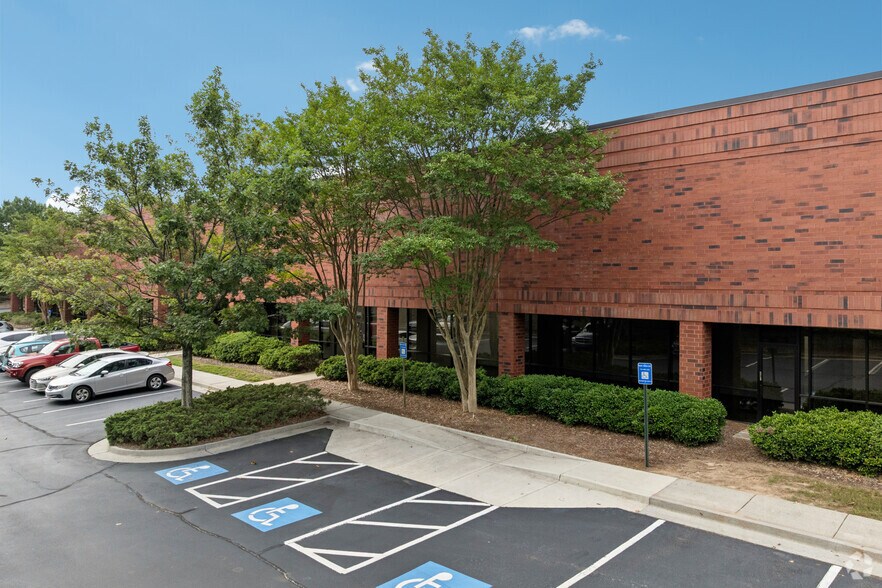 305 Shawnee North Dr, Suwanee, GA à louer - Photo du bâtiment - Image 2 de 8