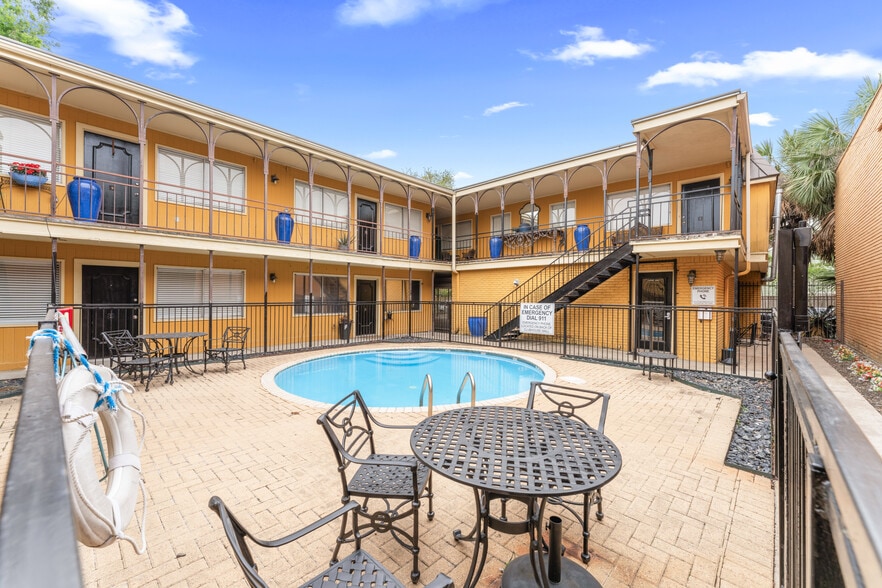 1903 Portsmouth St, Houston, TX for sale - Building Photo - Image 2 of 27