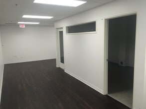 1577 E Chevy Chase Dr, Glendale, CA for lease Interior Photo- Image 2 of 8