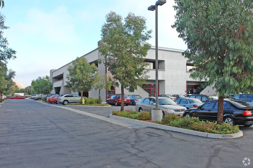 775 Fiero Ln, San Luis Obispo, CA à louer - Photo du bâtiment - Image 2 de 2