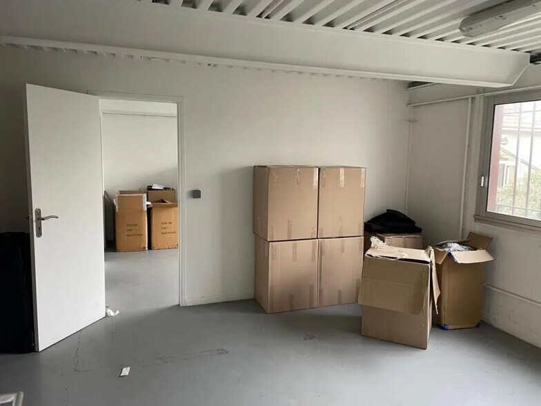Industrial in Montreuil for lease - Interior Photo - Image 2 of 10