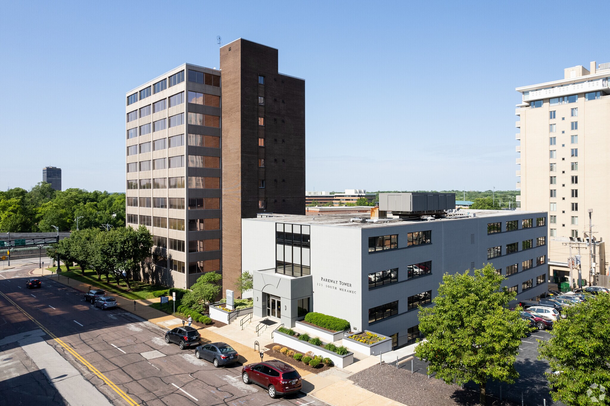 225-235 S Meramec Ave, Clayton, MO à louer Photo du bâtiment- Image 1 de 18