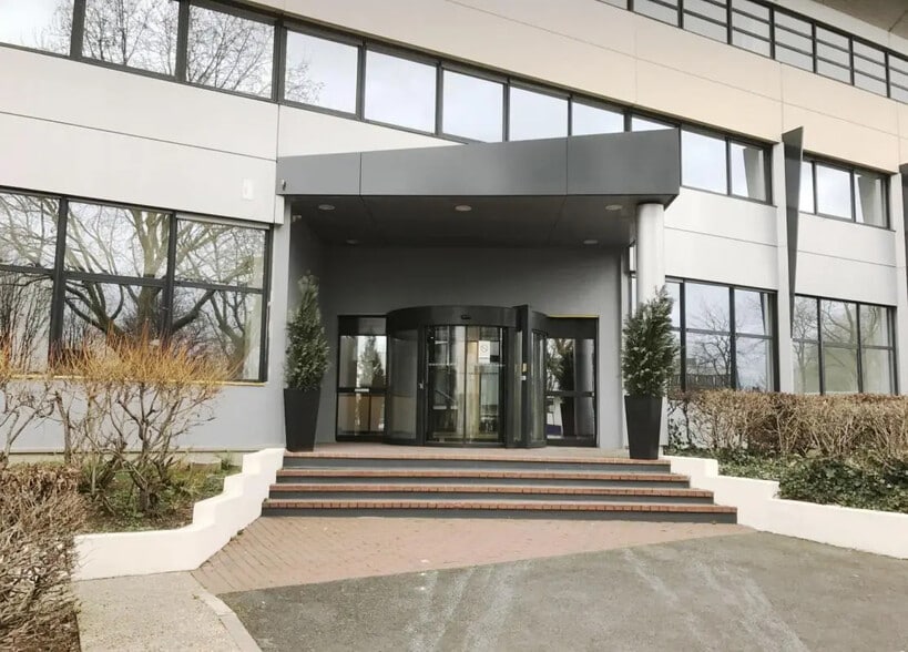 1-3 Allée Des Pierres Mayettes, Gennevilliers for lease - Building Photo - Image 2 of 6