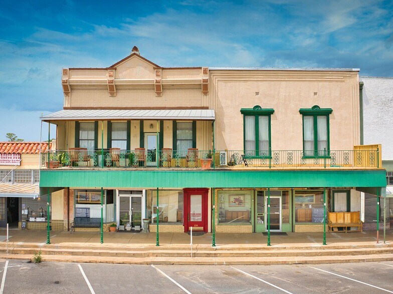 226-228 Fort McKavitt Street portefeuille de 2 propriétés à vendre sur LoopNet.ca - Photo du bâtiment - Image 2 de 33