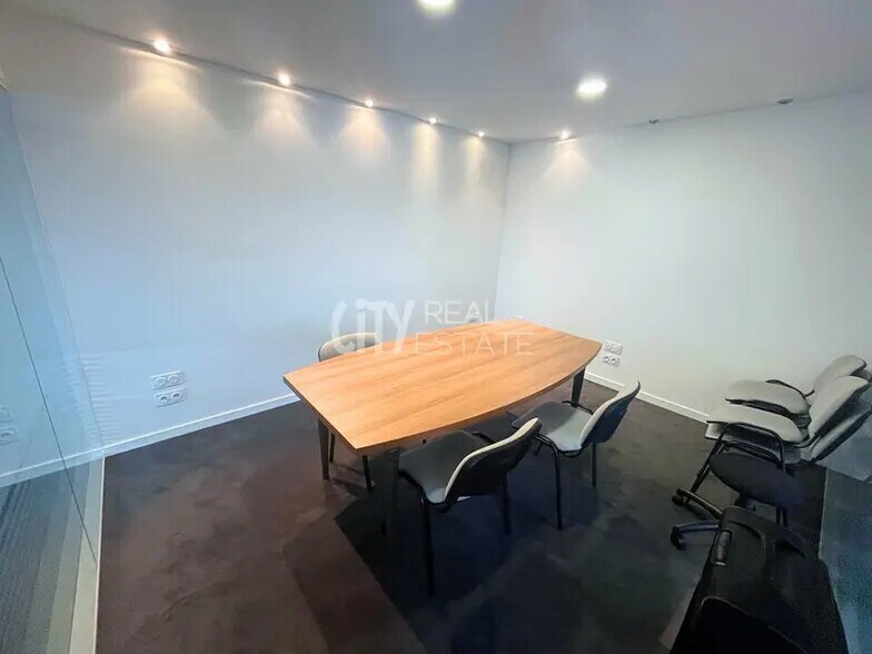 13 Rue Des Emeraudes, Lyon à louer - Photo du bâtiment - Image 3 de 8