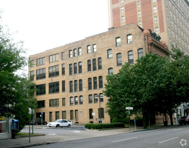 2107 5th Ave N, Birmingham, AL à vendre - Photo du bâtiment - Image 2 de 9