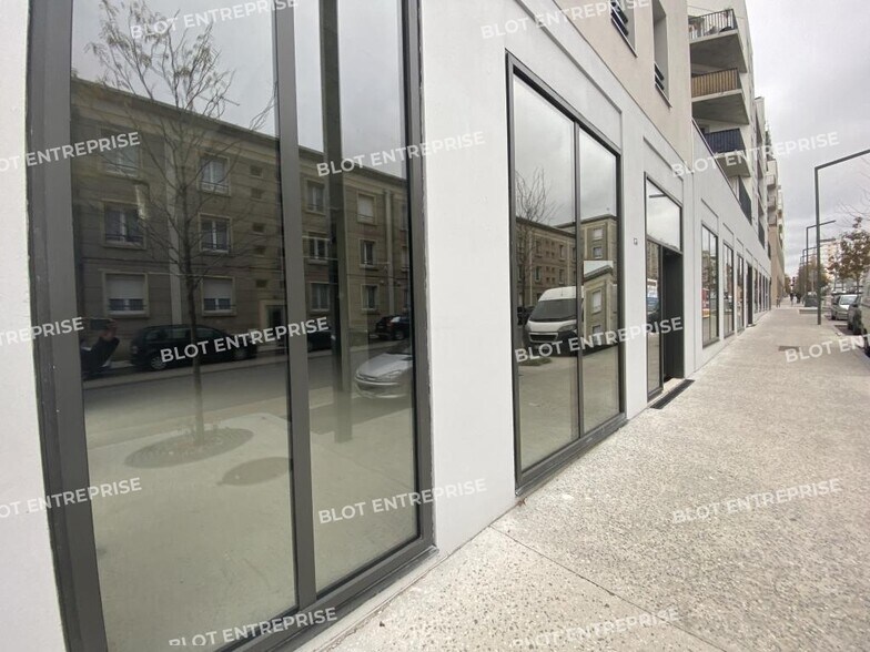 Office in Lorient for sale - Building Photo - Image 1 of 4