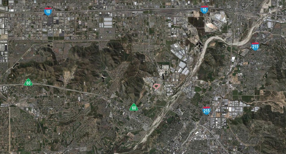 Rubidoux Blvd, Jurupa Valley, CA à louer - Photo du bâtiment - Image 3 de 3