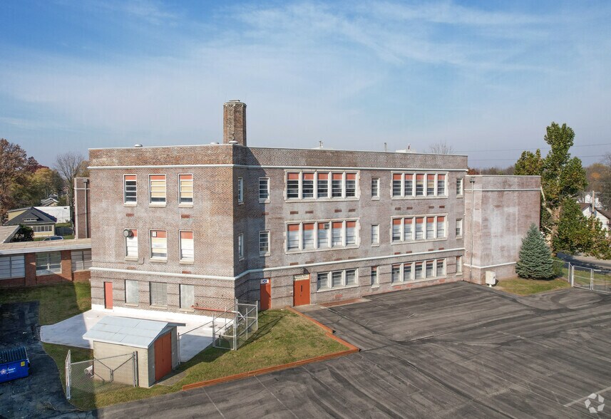 4101 E 30th St, Indianapolis, IN à louer - Photo du bâtiment - Image 2 de 16