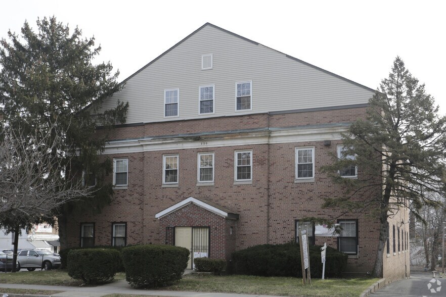 220 S Harrison St, East Orange, NJ à louer - Photo du bâtiment - Image 2 de 6