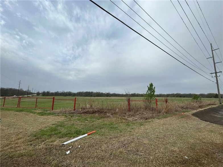 18596-19216 E 11th St, Tulsa, OK for sale - Primary Photo - Image 1 of 3