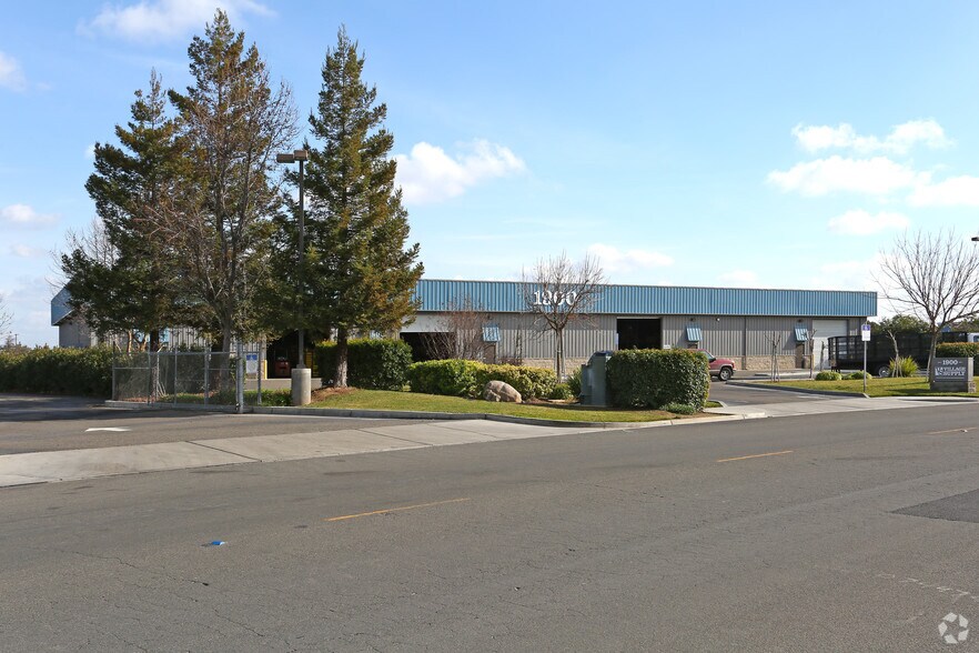 1900 Rockefeller Dr, Ceres, CA à louer - Photo du bâtiment - Image 2 de 3