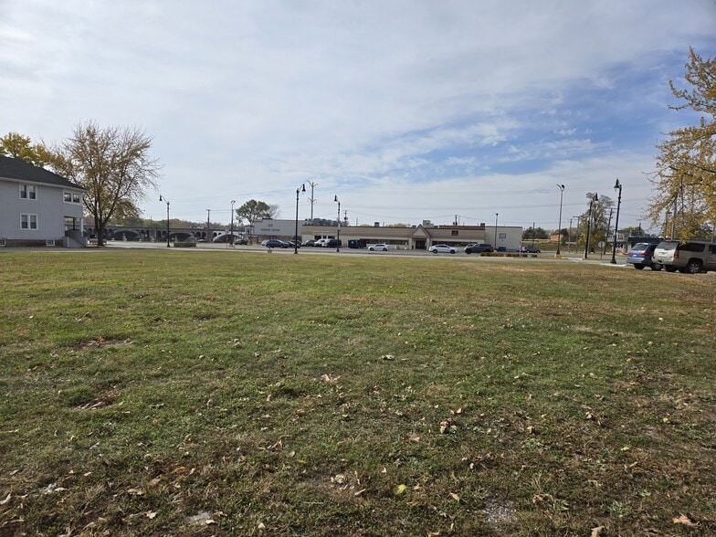 504 Schuyler Ave, Kankakee, IL for sale - Building Photo - Image 3 of 8