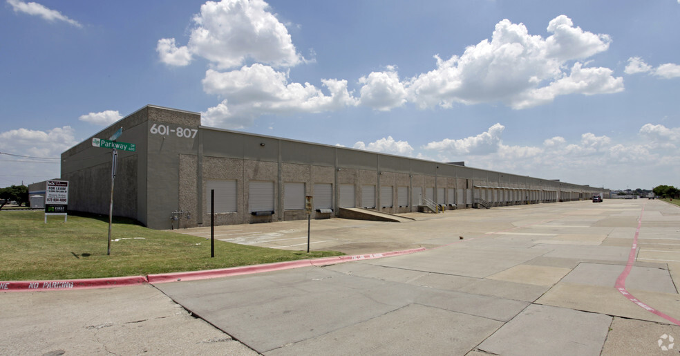 601-807 Parkway Dr, Grand Prairie, TX for lease - Building Photo - Image 1 of 11