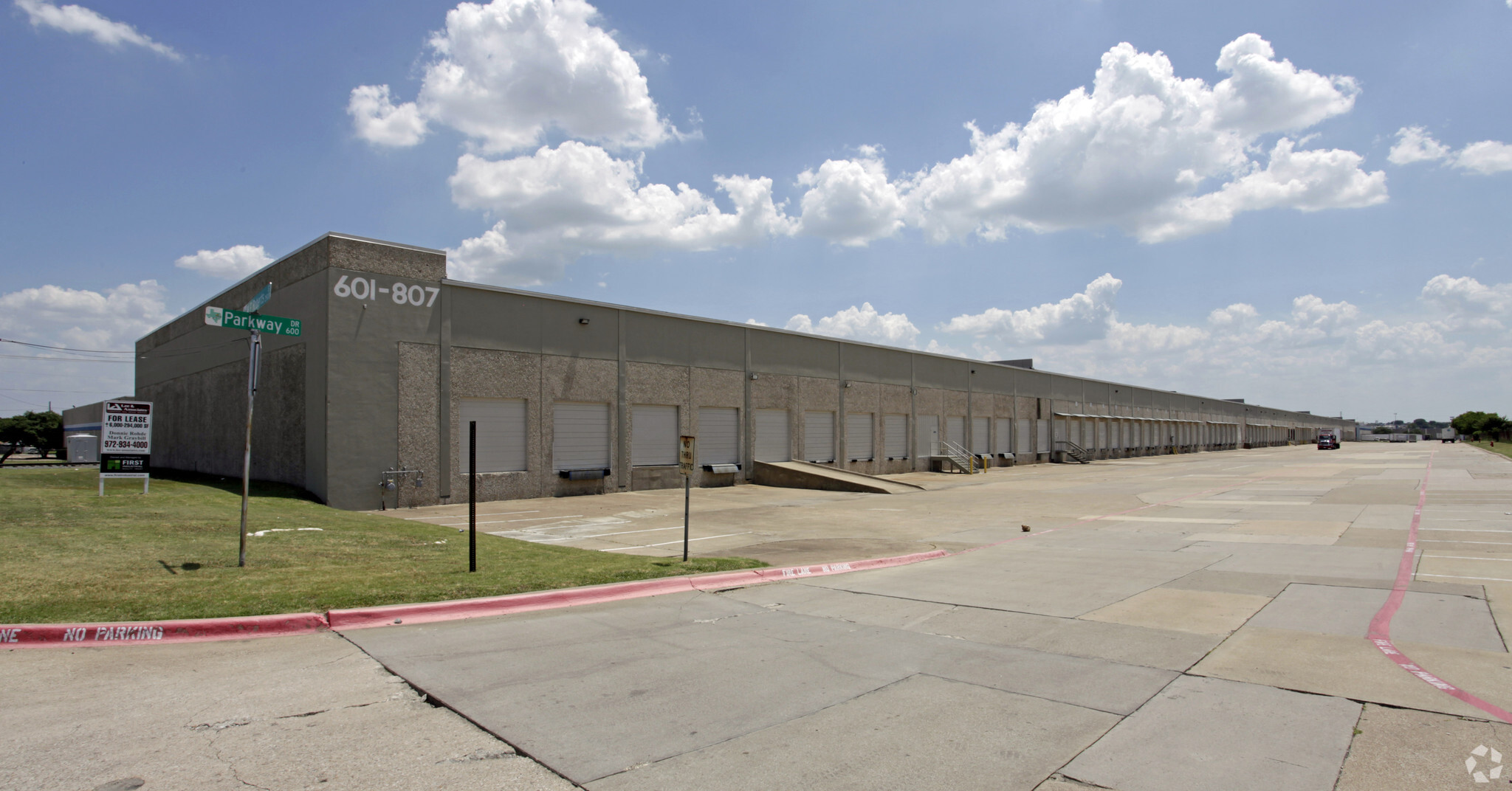 601-807 Parkway Dr, Grand Prairie, TX for lease Building Photo- Image 1 of 12