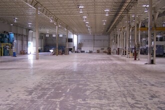 699-709 James L. Hart Pky, Ypsilanti, MI à louer Photo intérieure- Image 2 de 4