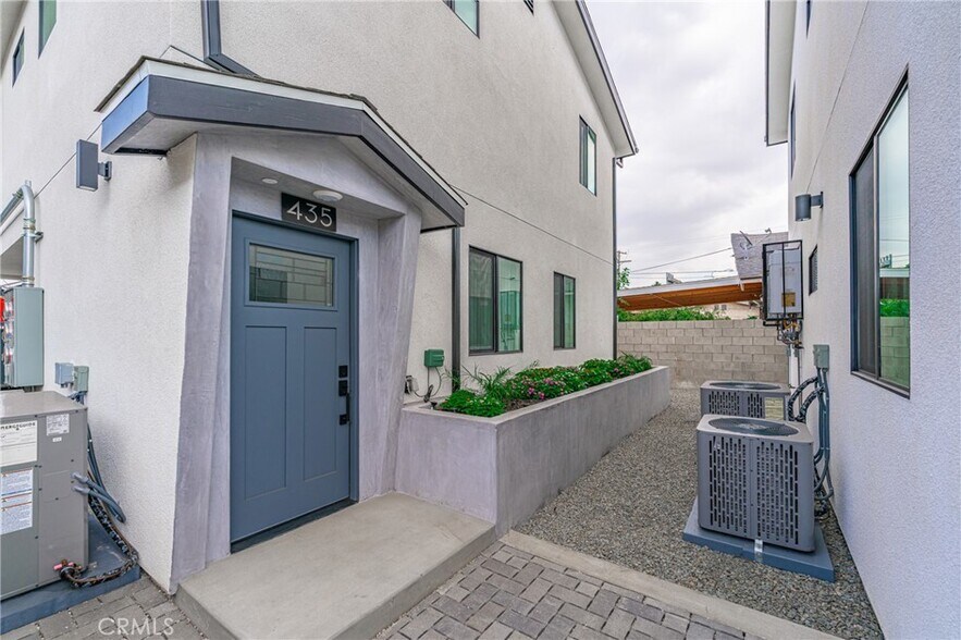 433 W Gage Ave, Los Angeles, CA for lease - Building Photo - Image 2 of 28