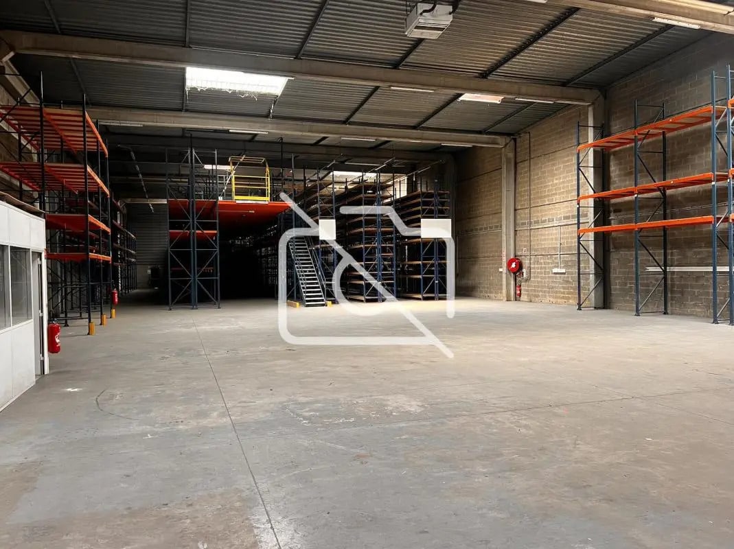 Industrial in Antony for lease Interior Photo- Image 1 of 4