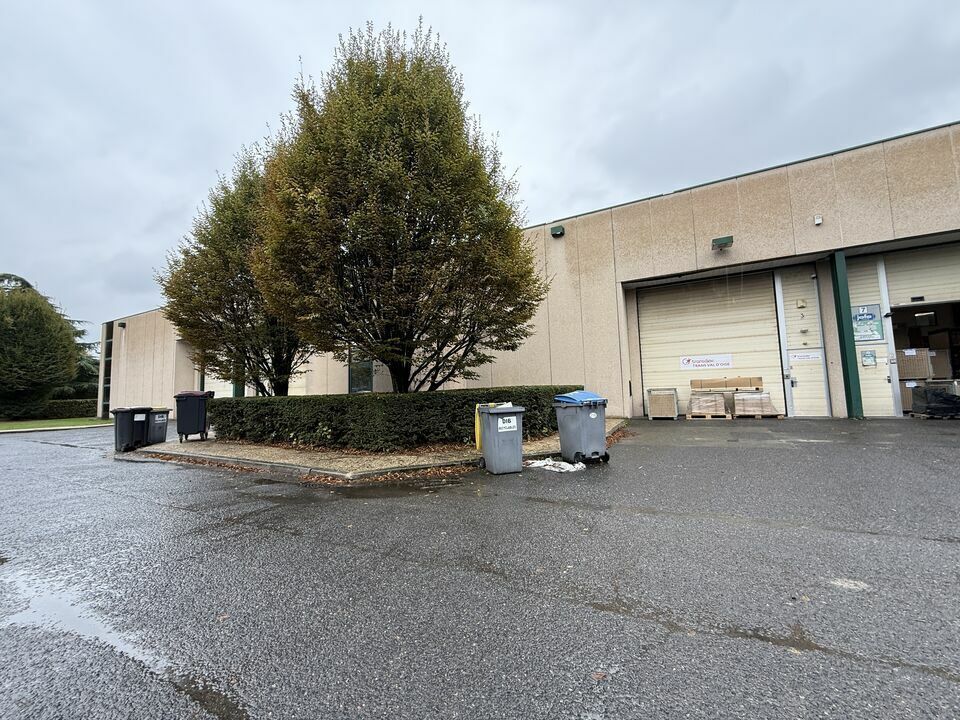 Industrial in Villepinte for lease Building Photo- Image 1 of 9