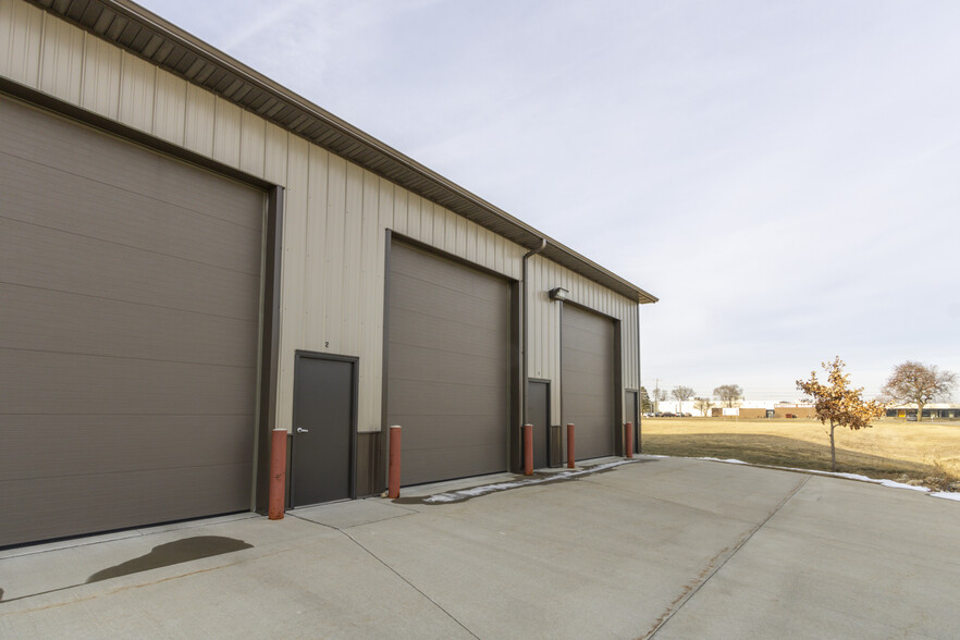 2933 Geraldine Rd, Waterloo, IA for lease - Building Photo - Image 1 of 5