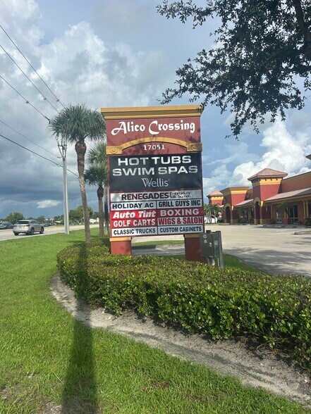 17051 Jean St, Fort Myers, FL à louer - Photo du bâtiment - Image 2 de 5
