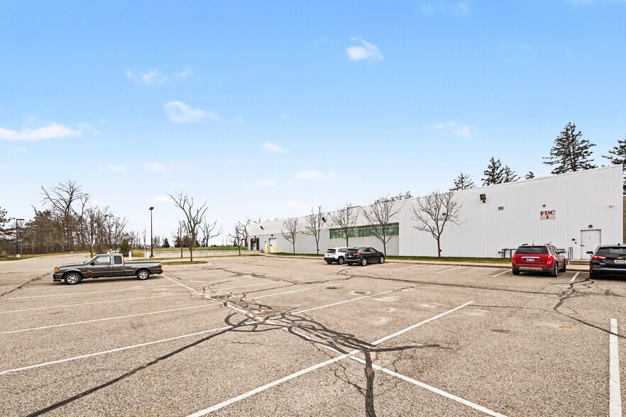 847 Avis Dr, Ann Arbor, MI à vendre - Photo du bâtiment - Image 2 de 3