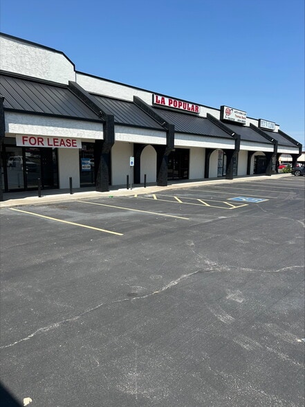 8507 S Western Ave, Oklahoma City, OK for lease - Building Photo - Image 3 of 6
