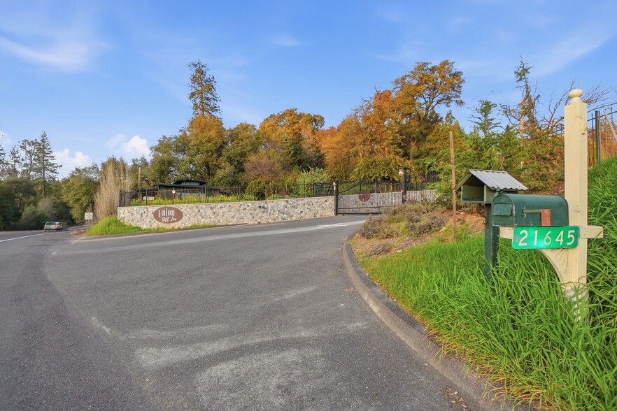 21645 Parrotts Ferry Rd, Sonora, CA for sale - Building Photo - Image 3 of 105