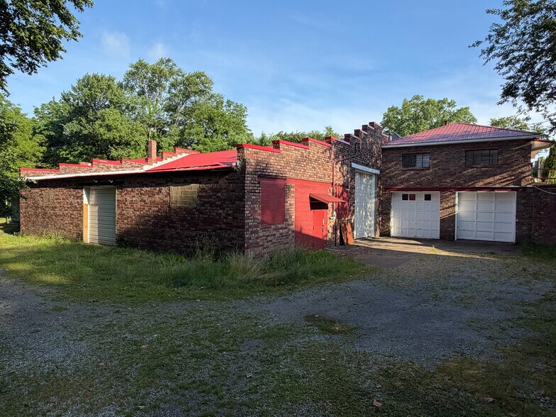 859 Wellman Ave SE, Massillon, OH à vendre - Photo du bâtiment - Image 3 de 9