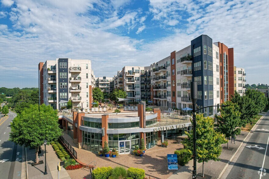 902 W 4th St, Charlotte, NC for lease - Building Photo - Image 1 of 1